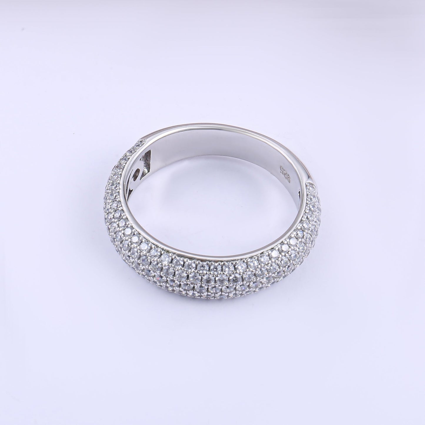 stunning unisex band ring